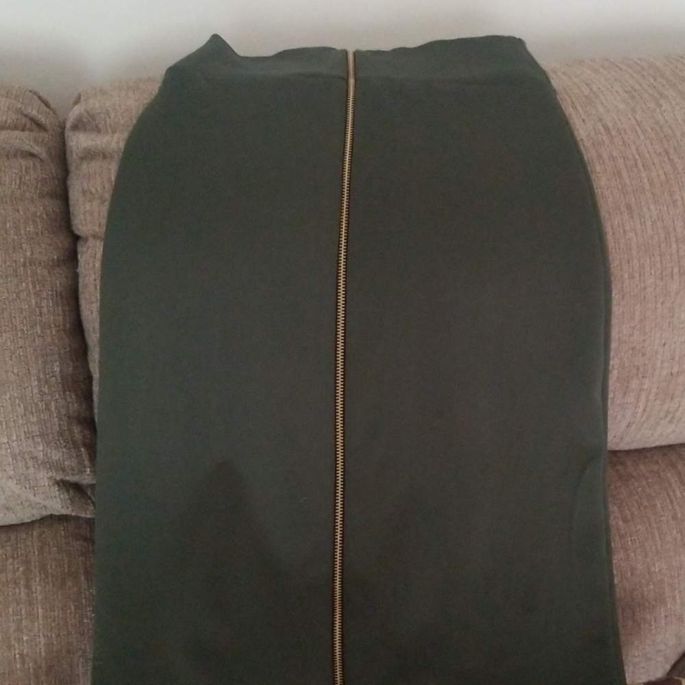 skirt - Picture 2 of 3